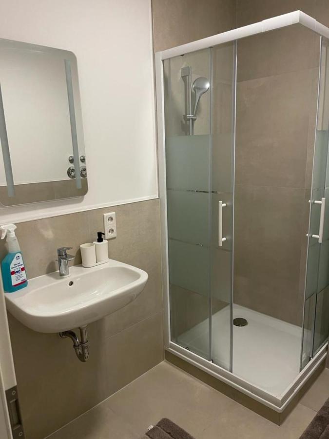 Monteurzimmer Mit Zwei Einzelnen Betten In Einer 3Zi Wohnung Mit Kuche Und Bad Osnabrück Dış mekan fotoğraf