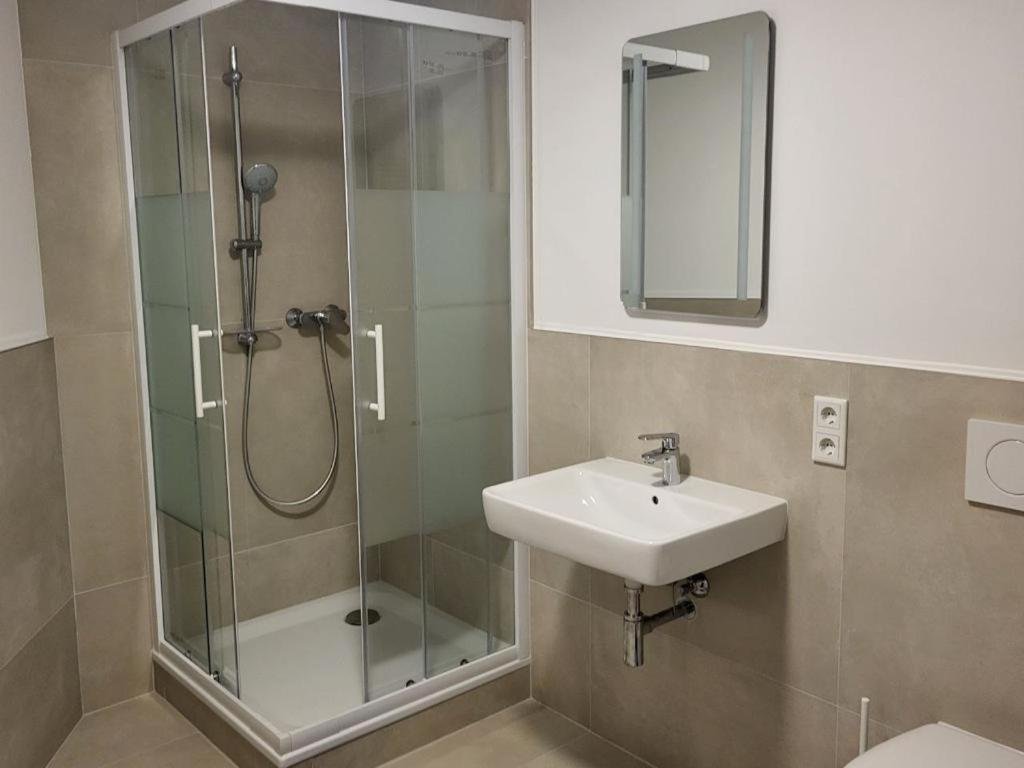 Monteurzimmer Mit Zwei Einzelnen Betten In Einer 3Zi Wohnung Mit Kuche Und Bad Osnabrück Dış mekan fotoğraf