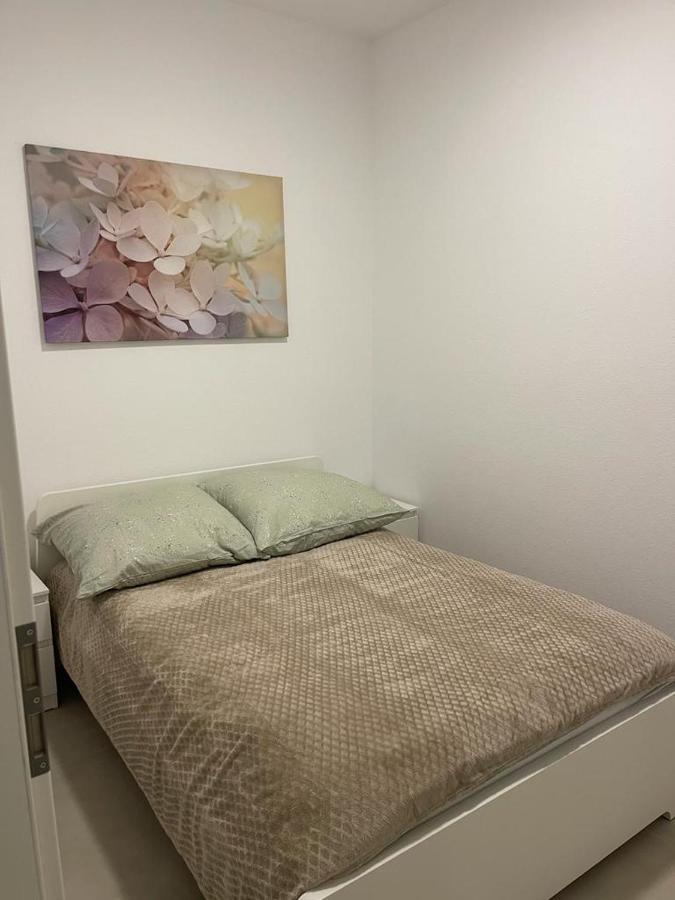 Monteurzimmer Mit Zwei Einzelnen Betten In Einer 3Zi Wohnung Mit Kuche Und Bad Osnabrück Dış mekan fotoğraf